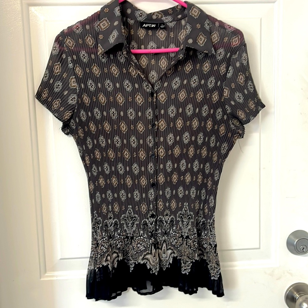 Apt 9 top